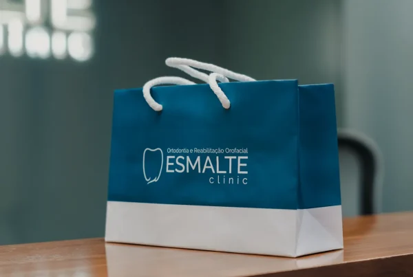 Capa do projeto Esmalte Clinic